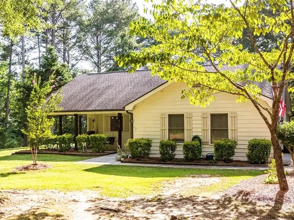 810 Northlake Cir, Oxford, GA 30054