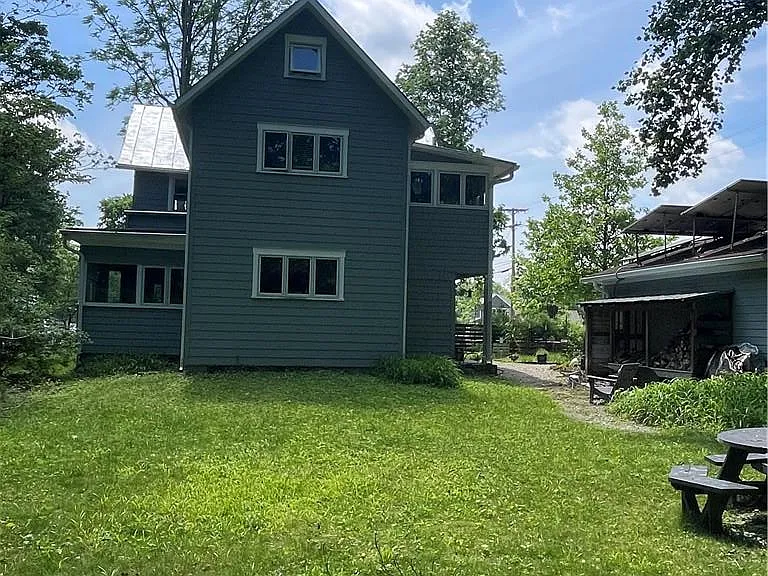 113 Marshall St — Photo 3