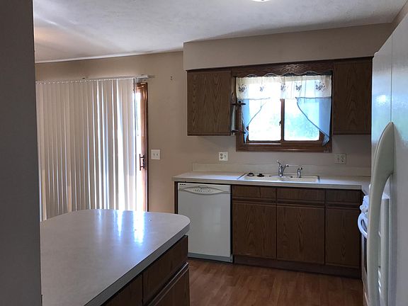 4th image of 8414 S 139th Cir