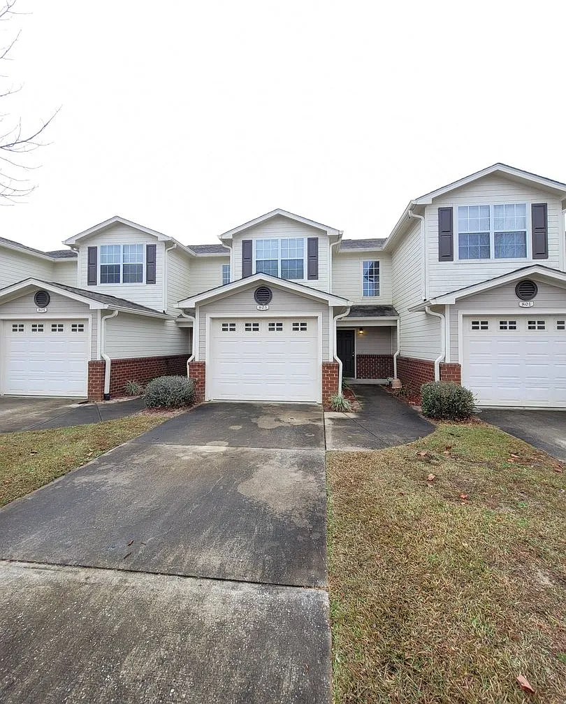 803 Majestic Drive: Move-In Special: Half Off Your First Full Month's Rent! — Photo 3