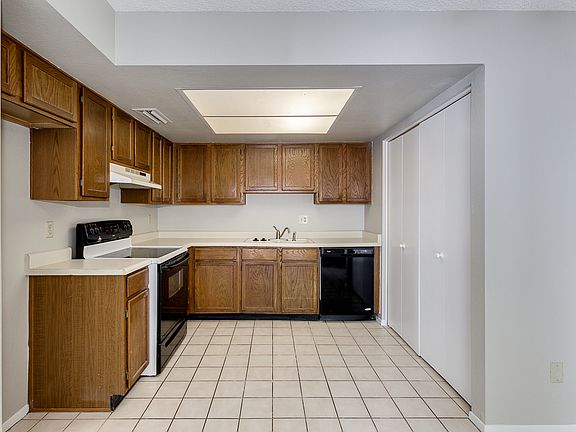 2nd image of 1342 W Emerald Ave Unit 282