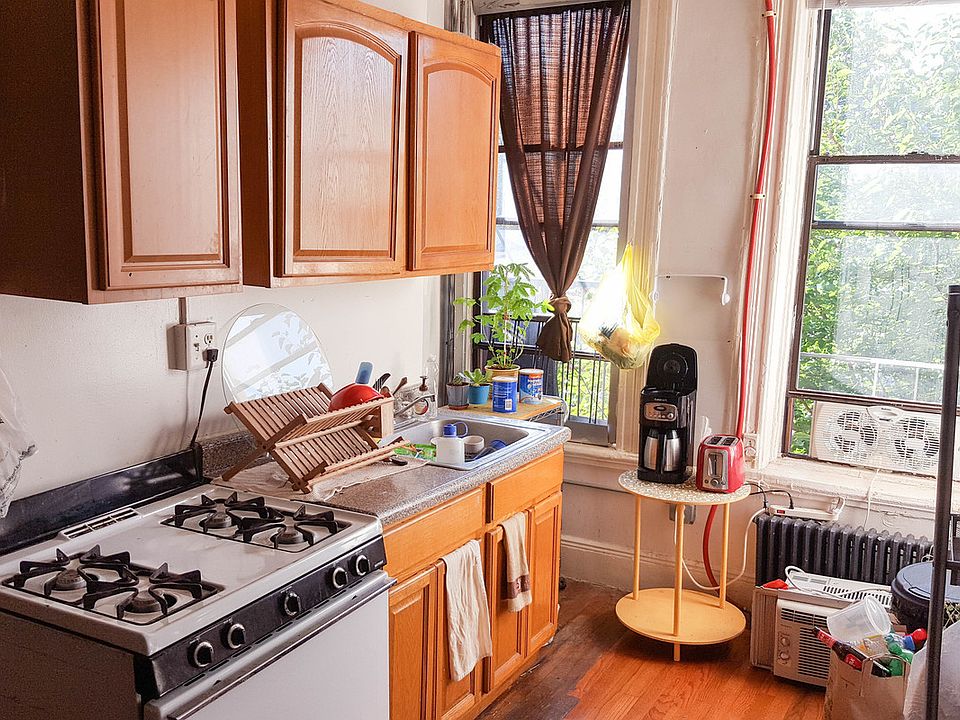 2nd image of 1235 Halsey St APT 2R