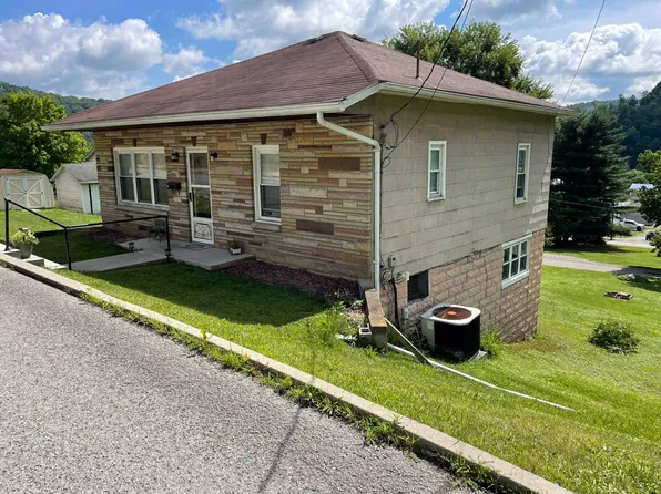 80 Locust Ave, Philippi, WV 26416