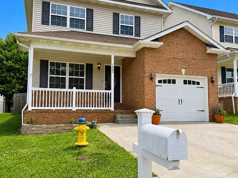 1005 Lennox Cir — Photo 2