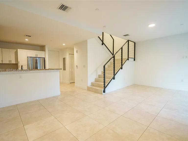 1091 Galiano St #102 — Photo 8
