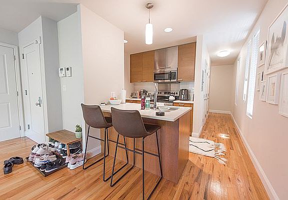 2nd image of 236 Elizabeth St APT 4