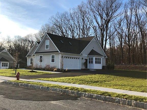 2nd image of 23 Knoll Crest Ct