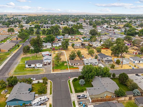 3rd image of W Ridgeway Ave