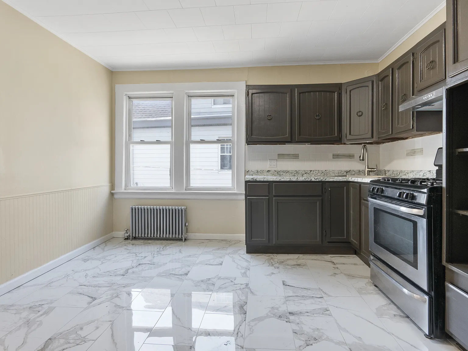 4 bed, $3,300 — Photo 2