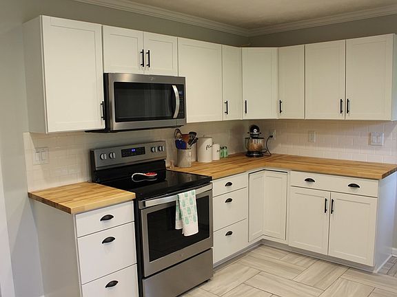 5th image of 206 E 18th St