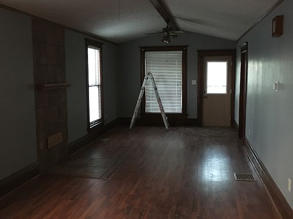 2nd image of 701 W Cleary St
