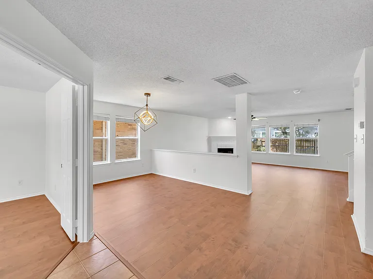 13221 Elmhurst Dr — Photo 4