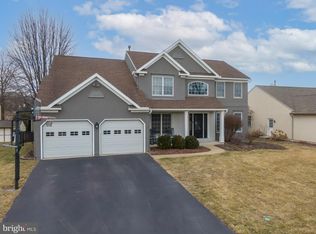 310 Elizabeth Dr, Sinking Spring, PA 19608