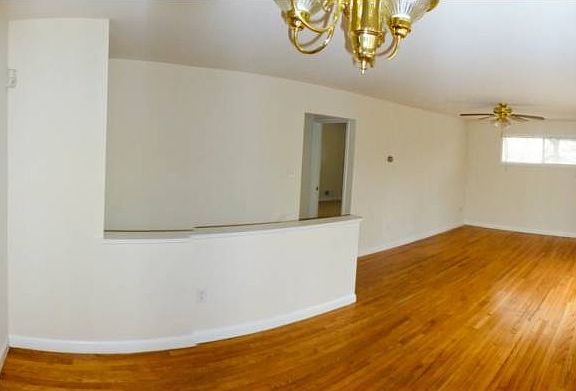 Living/dining area