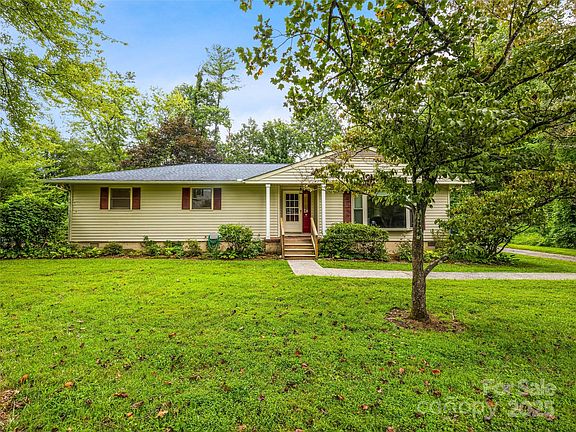 2nd image of 1066 Maplewood Ct