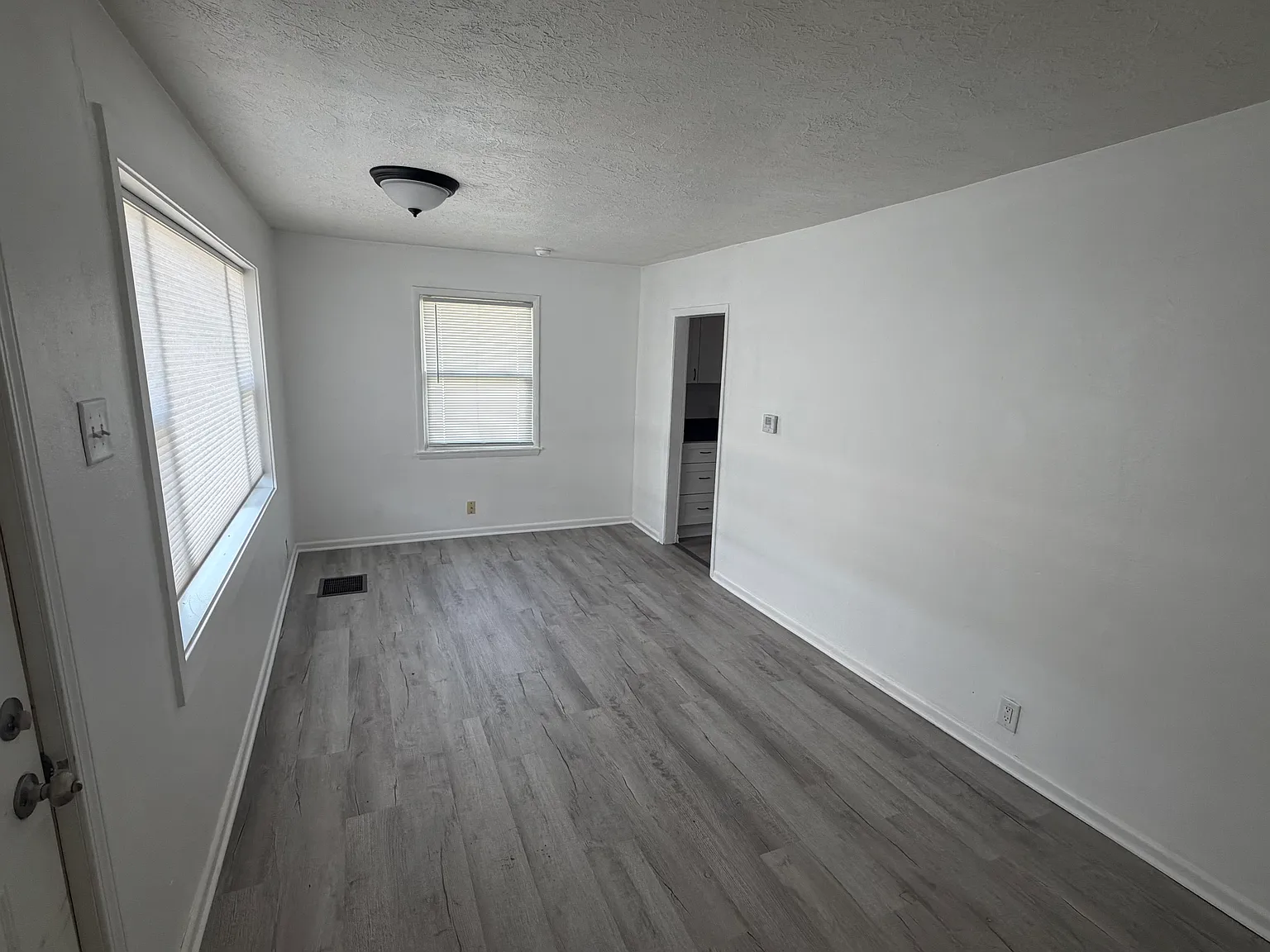 2 bed, 808 sqft, $1,250 — Photo 3