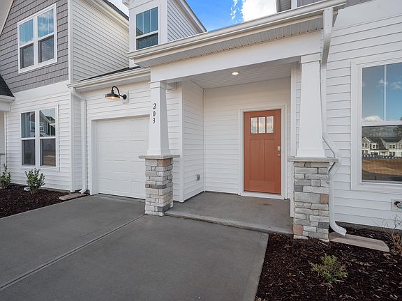 4th image of 203 Woodhouse Way Dr