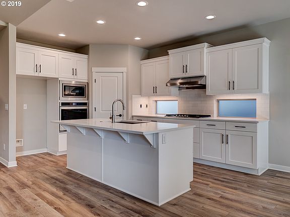 5th image of 5396 SE 81st Ave #202