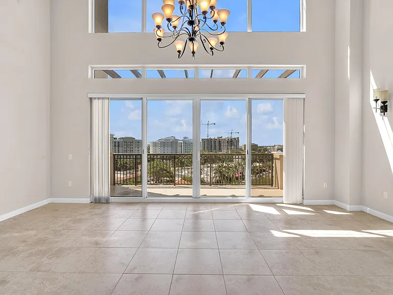 Royal Palm Apartments — Photo 45