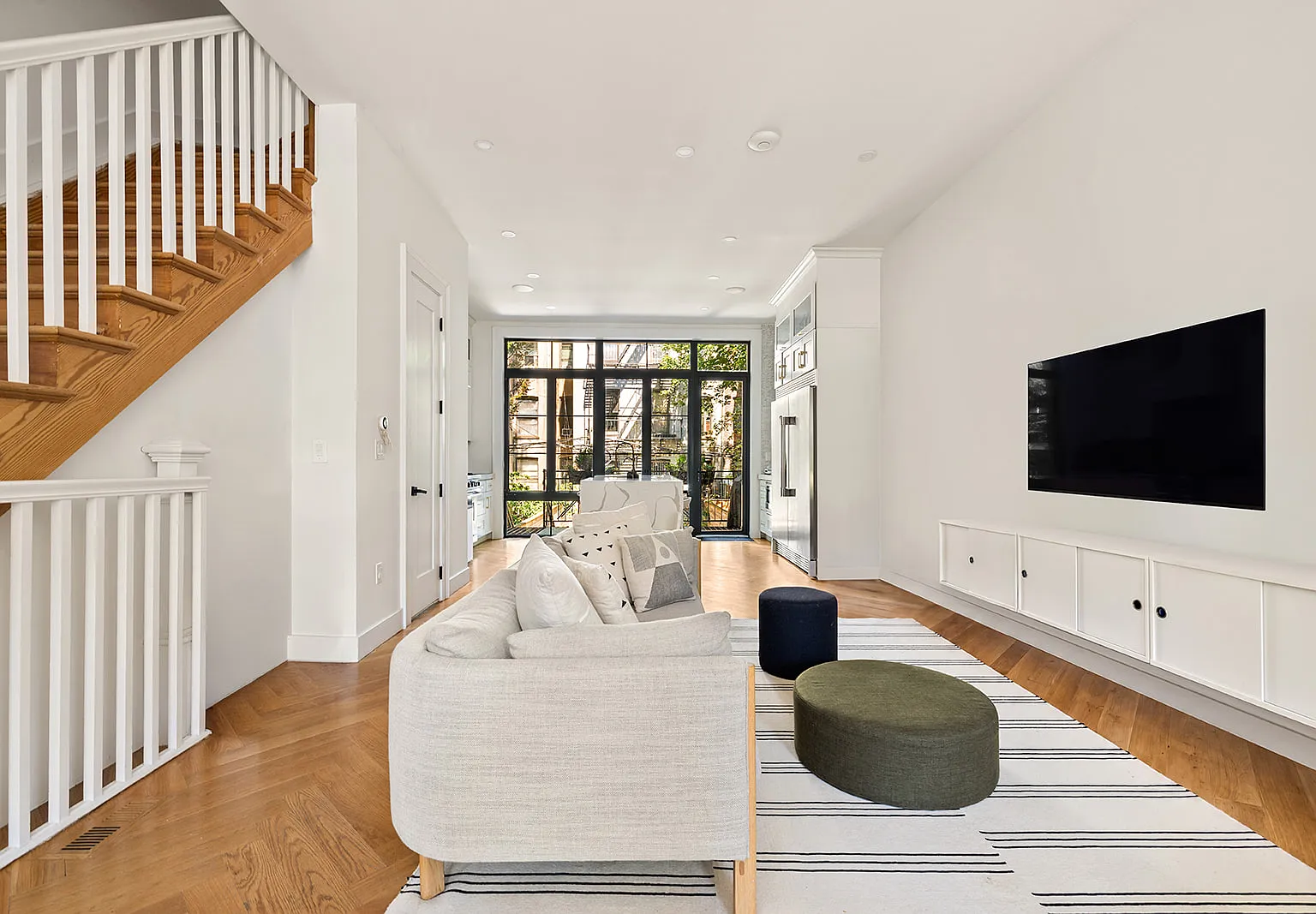 153 Monroe Street — Photo 2