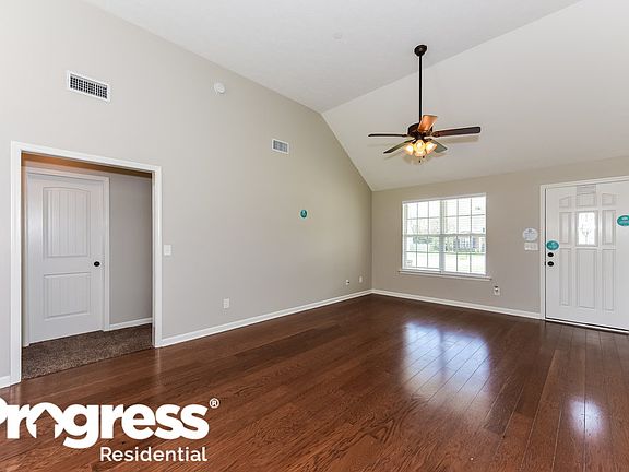 4th image of 718 Silverhill Dr
