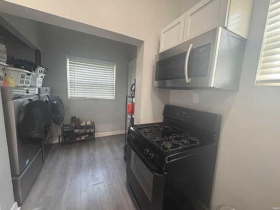 5th image of 1236 Blaine Ave