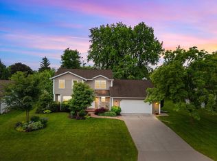 2939 W Roselawn Dr, Appleton, WI 54914