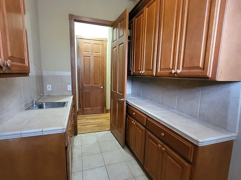 1032 W Lindsey St #A — Photo 34