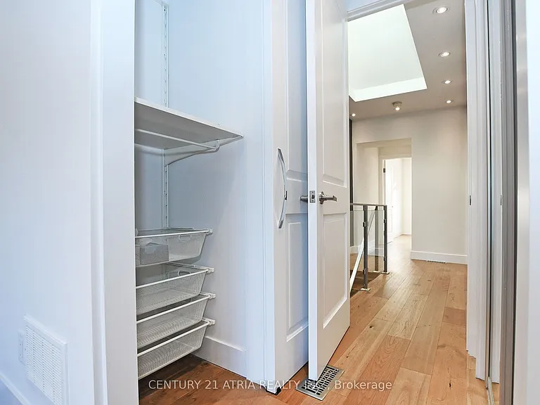 10 Palmerston Ave — Photo 32