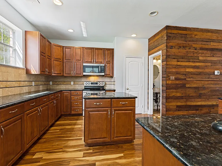 4002 Brownstone Ct — Photo 12