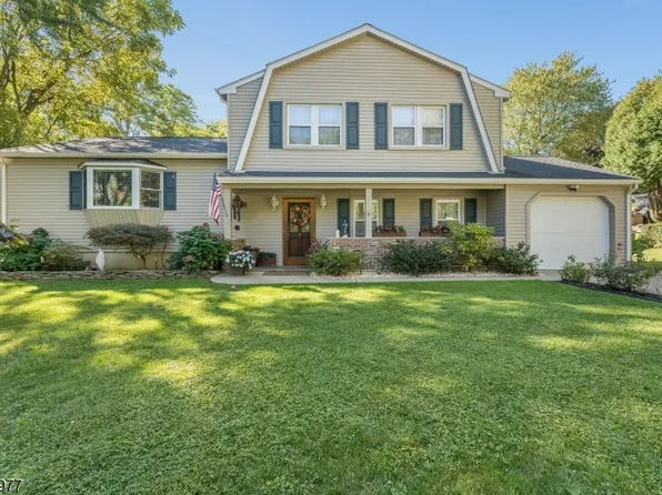 136 Powderhorn Dr, Lopatcong Twp., NJ 08865