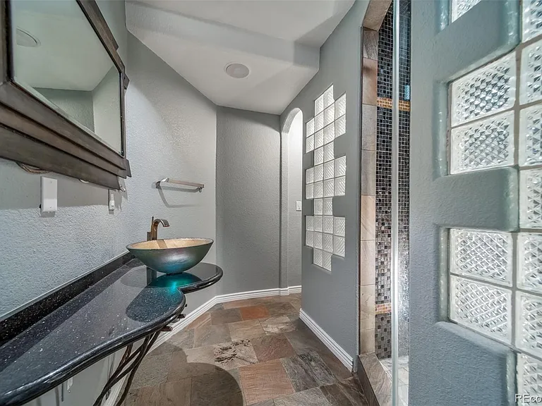 1011 S Valentia St #81 — Photo 39