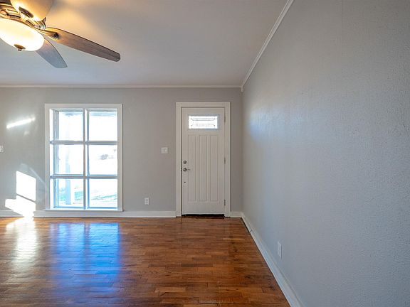 3rd image of 1180 Arch St