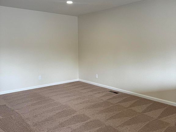 5th image of 1040 Tiffany Dr