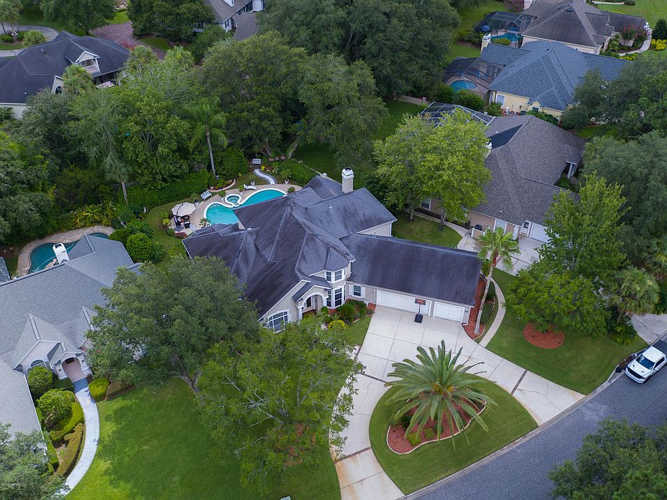 1st image of 597 Thornwood Ln