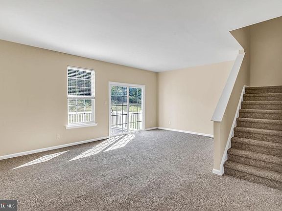 5th image of 64 Narragansett Ln