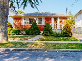 8833 189th St, Hollis, NY 11423
