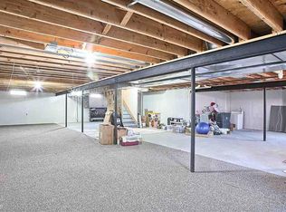 21596 Summerfield Dr, Macomb, MI 48044