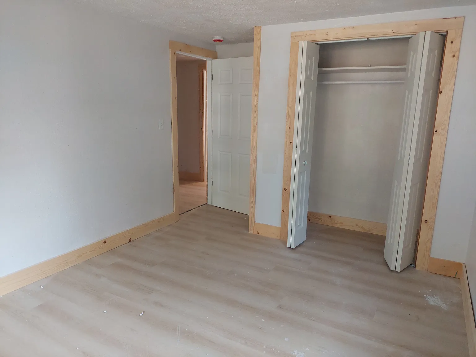 3 bed, $1,300 — Photo 4
