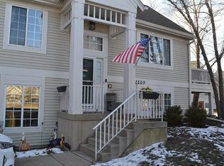 2220 Daybreak Dr, Aurora, IL 60503