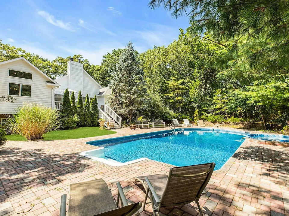 12 Douglas Ct