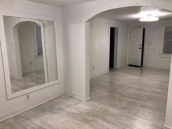 3rd image of 1314 E Gore St #1/2