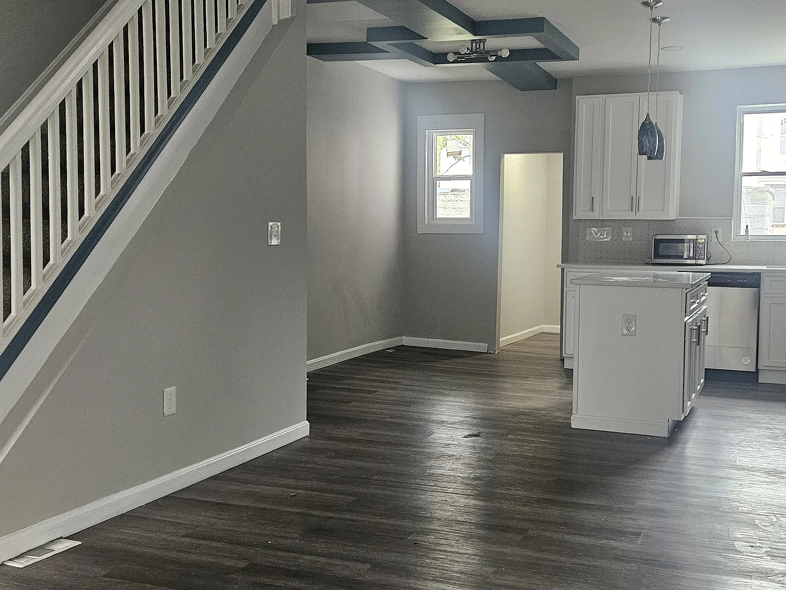 4 bed, 1261 sqft, $1,975 — Photo 2