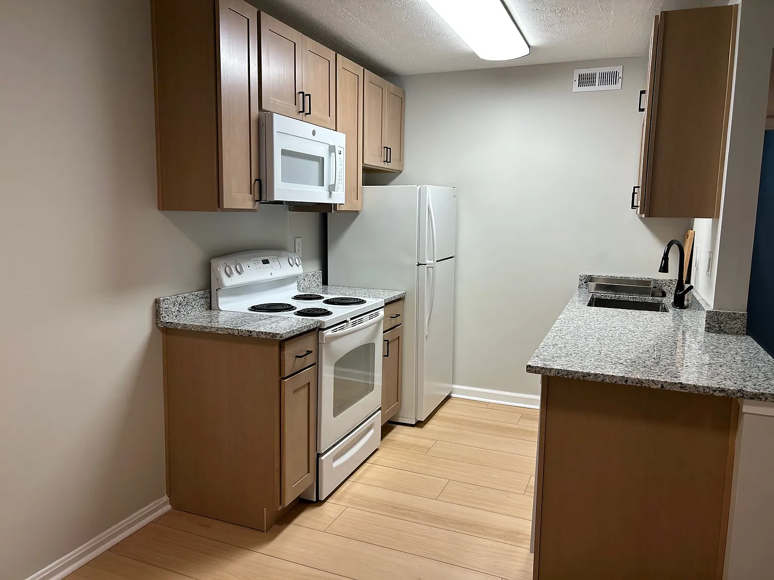 2 bed, 750 sqft, $1,350 — Photo 4