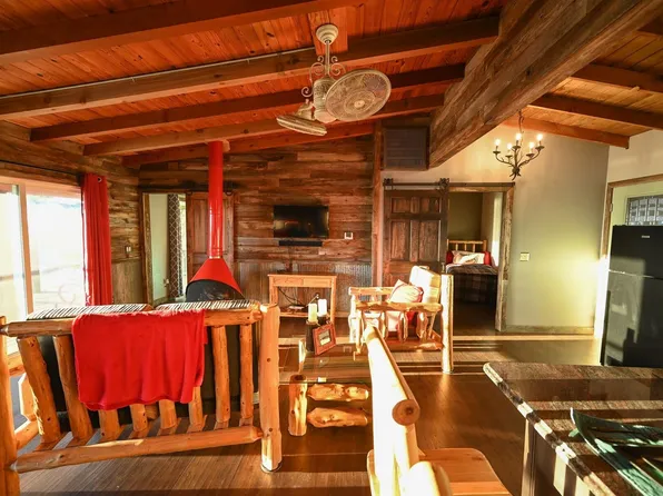 25976 Arrowhead Road, Hermitage, MO 65668