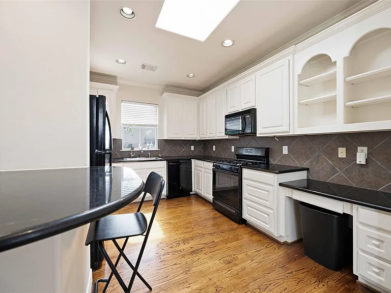 1306 Cohn St — Photo 12