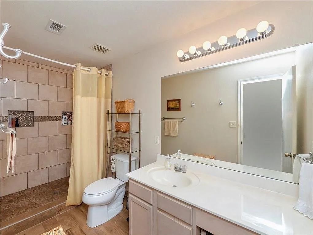 1 bed, 2572 sqft, $450 — Photo 4