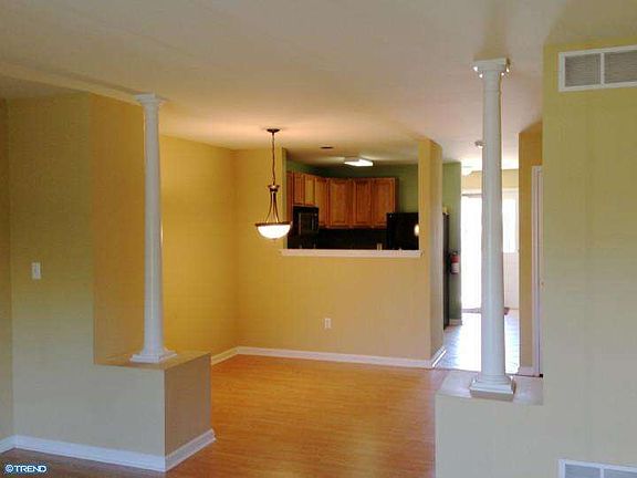 4th image of 63 Yellowwood Ct #63