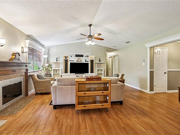 3rd image of 2148 Pinehurst Dr
