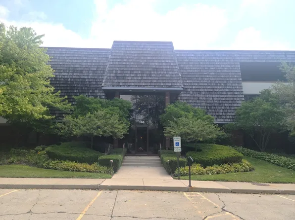 100 Red Top Dr APT 303, Libertyville, IL 60048